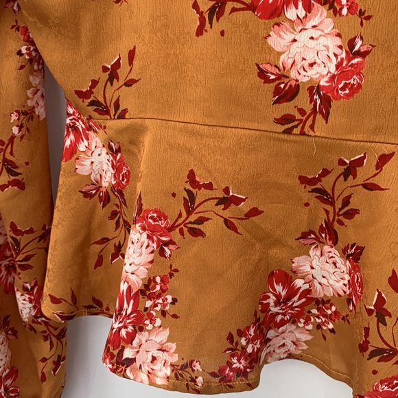 MAJORELLE Broadway V-Neck Ruffle Floral Satin Top Blouse Revolve Size XS - Picture 14 of 14